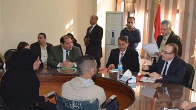 محافظ بني سويف يصرف 16 مساعدة عاجلة لحالات إنسانية