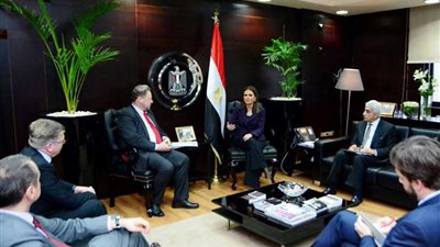 سحر نصر توقع مع الاتحاد الاوروبى منحة لدعم استراتيچية السكان بقيمة 27 مليون يورو