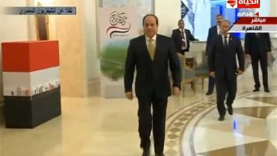 شاهد..لحظة وصول الرئيس السيسي لمقر انعقاد مؤتمر 