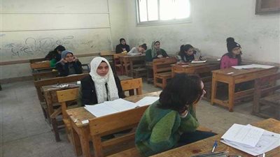 شكاوى من تأخر الملاحظين وصعوبة أسئلة الإنجليزي بإعدادية البحيرة