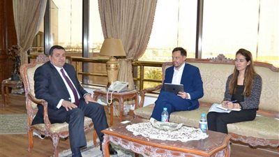 أسامة هيكل يستقبل محافظ 