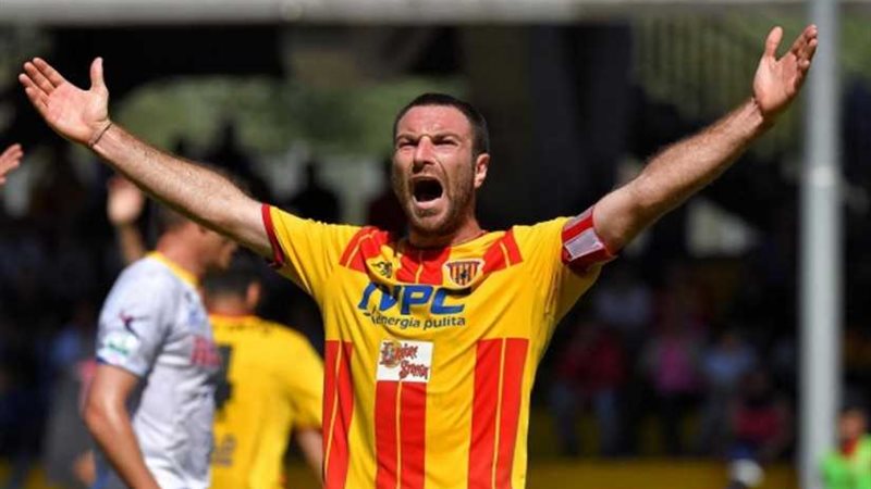 ايقاف نجم بينفينتو