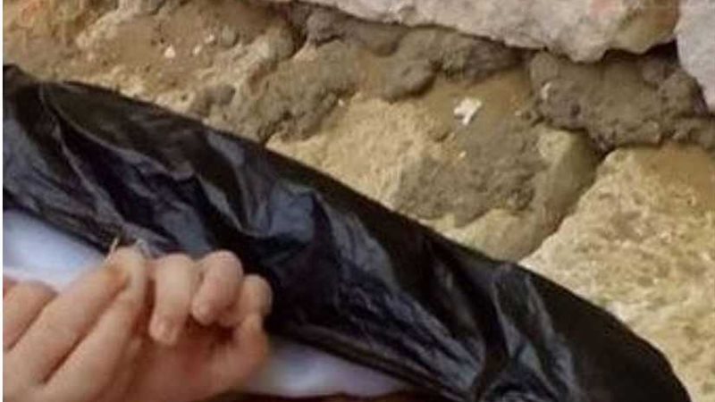 بائعة تتخلص من طفلتها