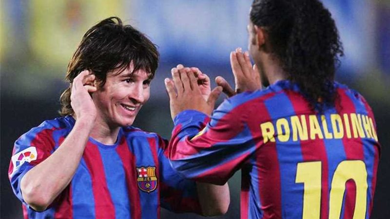 ميسي يودع رونالدينيو: