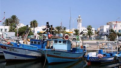 توقف الصيد بعزبة البرج بدمياط بسبب سوء الطقس