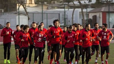 البدري يخصص فقرة ترفيهية بتدريبات الأهلي
