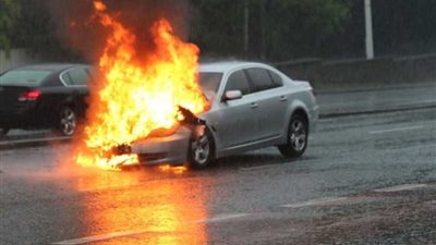 مصرع شخص إثر اشتعال النيران بسيارته بأبو المطامير