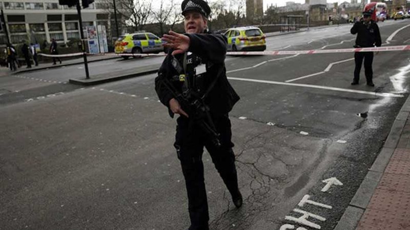 شرطة لندن تطوق محطة