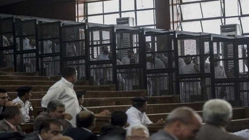 إعادة محاكمة 15 متهما