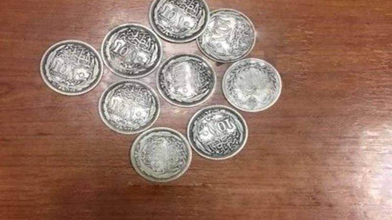 إحباط تهريب 31 عملة