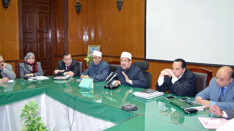 وزير الأوقاف يشكل