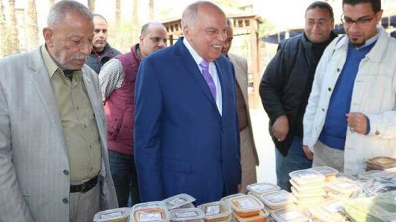 الزناتي يتفقد معرض