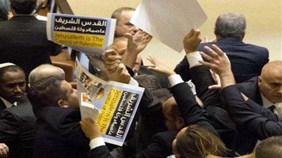 النواب العرب بالكنيست: رفعنا صور المسجد الأقصى في وجه بنس للتأكيد على أن القدس عاصمة فلسطين