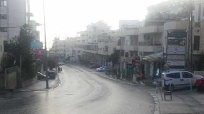 بالصور.. إضراب يعم المحافظات الفلسطينية احتجاجًا على قرار ترامب وزيارة نائبه