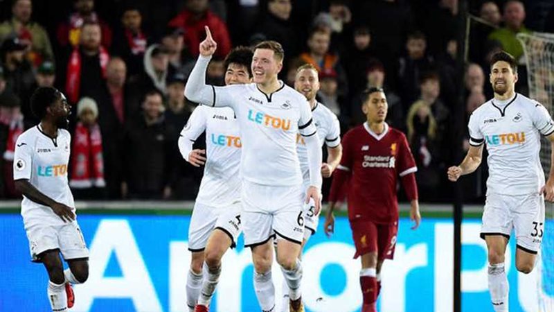 سوانزي يخطف هدفًا