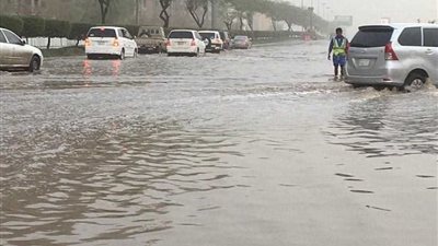 بالفيديو| تعرف على حالة الطرق اليوم والأماكن المزدحمة بسبب الأمطار