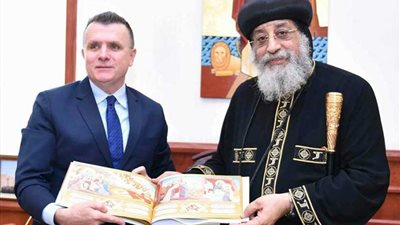 البابا تواضروس الثاني يلتقي سفير السويد بالقاهرة بالمقر الباباوي بالعباسية
