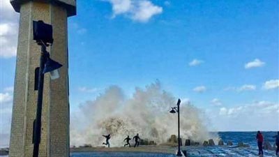 بالصور.. أمطار ورياح باردة تضرب دمياط