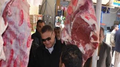 السكرتير العام المساعد لمحافظة الإسماعيلية يتفقد المعرض الدائم للسلع الأساسية