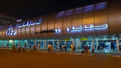 سلطات مطار القاهرة ترحل 26 مهاجرا غير شرعيا