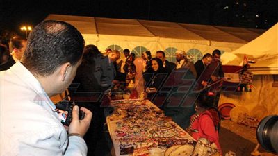 إيناس عبدالديم تشهد عروض حلايب وشلاتين بمعرض الكتاب