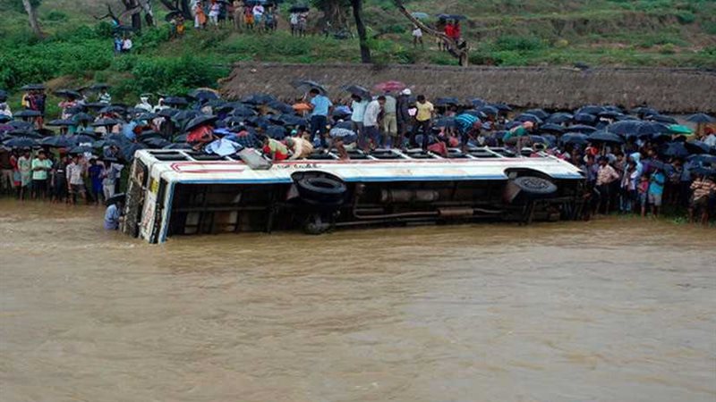 مصرع وإصابة 16 شخصًا