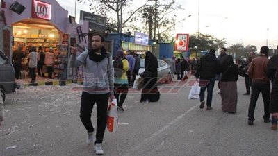 بالصور.. إقبال كبير من الزوار والأطفال في اليوم الأول لمعرض الكتاب