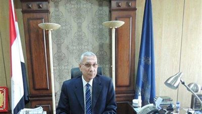 تتهم سائقًا بإقامة علاقة غير شرعية مع ابنتها بالمنيا