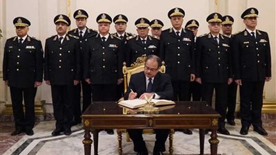 تعظيم سلام لشهداء الوطن.. لوحة الشرف تتزين في عيد الشرطة بورود ورائحة الشهداء