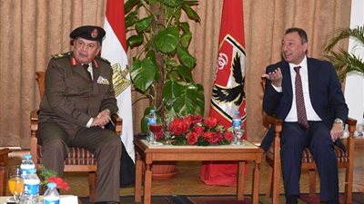 الأهلي يوقع بروتوكول تعاون مع وزارة الدفاع لتطوير المنشآت