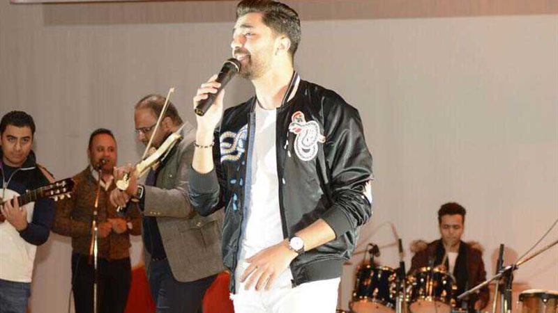 محمد عباس يشعل حفل