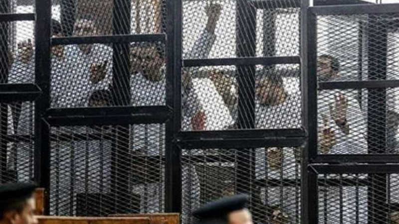 بدء جلسة محاكمة 32