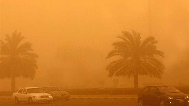 عواصف ترابية تضرب