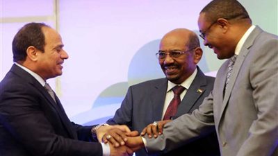 بدء القمة الثلاثية بين الرئيس السيسي والبشير وديسالين