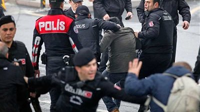 اعتقال 300 شخص بتهمة 