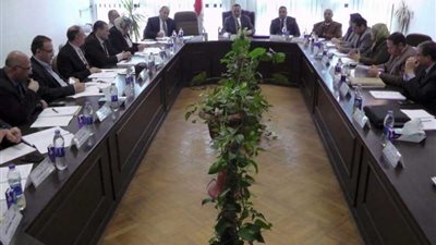 عبيد صالح يستعرض إنجازات جامعة دمنهور في اجتماع مجلس الجامعة