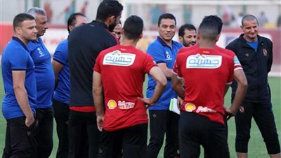 الاهلي يؤدي مرانا خفيفا استعدادا لمواجهة الإسماعيلي غدا في الدوري الممتاز