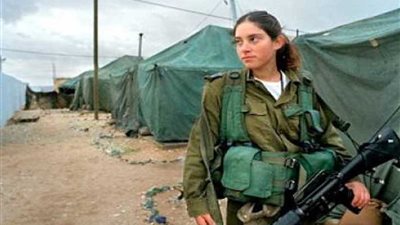 صحيفة يدعوت أحرونوت : إتهام جندي إسرائيلي باغتصاب مجندة