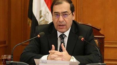 البترول: توقيع عقود لمشروع السويس لمشتقات الميثانول باستثمارات 50 مليون دولار