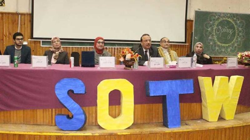 رئيس جامعة طنطا لطلاب