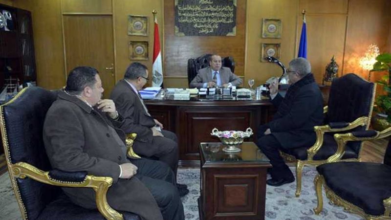 محافظ دمياط يبحث