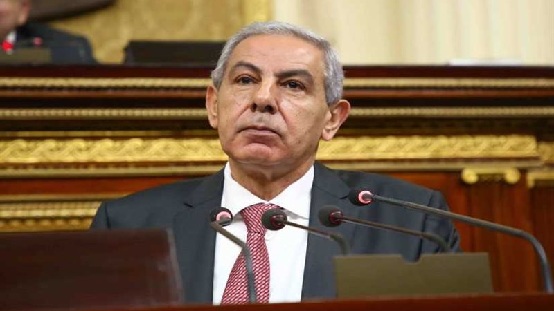 نائبة تطالب وزير