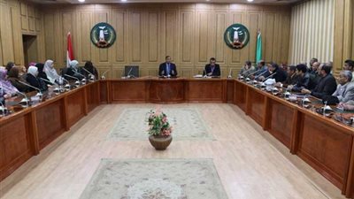 سكرتير المنوفية: لا مساس بحقوق العاملين وهيكلة الإدارات