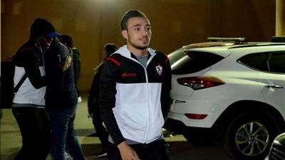 بالصور.. وصول فريق الزمالك لملعب بتروسبورت