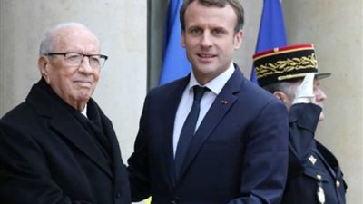 الرئيس التونسي يستقبل نظيره الفرنسي بقصر قرطاج