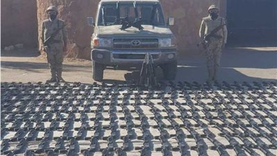 حرس الحدود يحبط تهريب 490 بندقية خرطوش ببحر الرمال الأعظم
