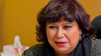 وزيرة الثقافة تقدم تقريرا عن معرض الكتاب لـ