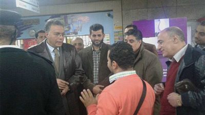 وزير النقل يتفقد محطتي العتبة والسادات (صور)