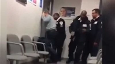 شرطي كندي يطلق النار على شاب حاول الخروج من قاعة المحكمة ..(فيديو)