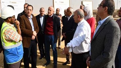 وزير الإسكان يتفقد أراضي 